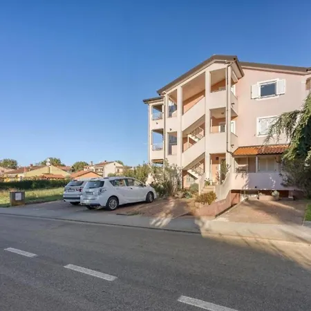 Matej Tar Apartment Porec