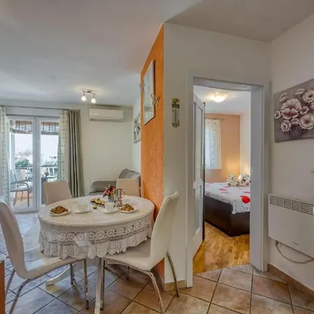 Matej Tar Apartment Porec